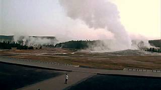 Yellowstone Supervolcano Old Faithful time lapse  Извержение гейзеров Супервулкане Йеллоустон [upl. by Waldon]