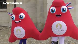 Mascottes Phryges des Jeux Olympiques de Paris aux Invalides  Tournée des drapeaux le 24 avril 2024 [upl. by Rehprotsirhc]