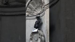 The famous manneken pis statue founrain [upl. by Eceinert]