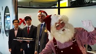 Amsterdam Schiphol Christmas Surprise  Singapore Airlines [upl. by Yleme563]