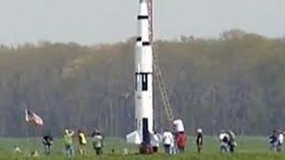 STEVE EVES SATURN V MODEL ROCKET RECORD FLIGHT VIDEO Roy Dawson [upl. by Dorice]