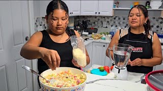 perlita Nos hace una ensalada de frutas y alejandra Cosina algo rico para comer hoy [upl. by Kylie708]