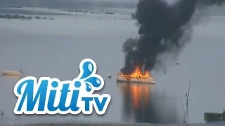 Sécurité en mer  Incendie  Un voilier prend feu [upl. by Bailey]