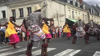 Déambulation de la troupe ougandaise pour linauguration du 47 ème festival de Montoire [upl. by Rabbaj]