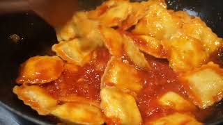 Raviolis con salsa de tomate Golosissimo [upl. by Haleehs808]