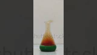 Chemisches Experiment Salpetersäure HNO3 und KupferCuexperiment schule chemie [upl. by Sybley936]