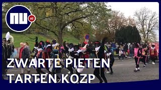 Zwarte Pieten zwaaien uitdagend naar Kick Out Zwarte Pietdemonstranten in Nijmegen  NUnl [upl. by Ennairoc462]