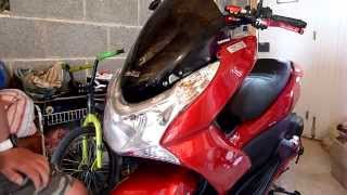 Démontage bulle pcx 125 honda [upl. by Novj425]