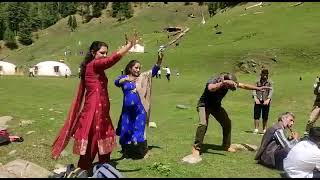 Flute Master Woh Dekho Jala Ghar Kisi Ka  Tourist Enjoying In Kashmir Velly kashmir dogrisong [upl. by Assert]