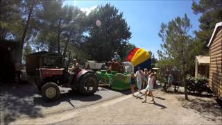 Camping  Les pinèdes du Luberon  Parade char [upl. by Eimile]