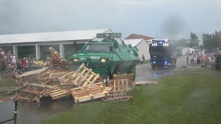 Wasserwerfer Sonderwagen BFE Vorführung Bereitschafspolizei Leipzig gegen Hooligans [upl. by Maggee]