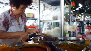 Curry Laksa at Madras Lane Kuala Lumpur 茨厂街中華巷咖哩叻沙 [upl. by Scheider993]