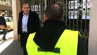 Alain Finkielkraut insulté à Paris par des quotgilets jaunesquot [upl. by Adnicul460]