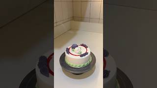 Simple cake decorating viralshort cake birthdaycakedecorating [upl. by Adnoek]