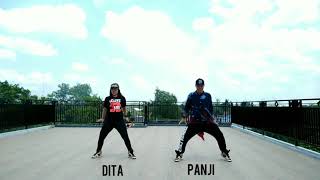 Zumba quotMafiosaquot Lartiste ft Caroliina by Panji amp Dita [upl. by Okiam]