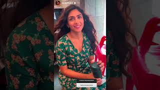 Mrunal Thakur chilling and singing ami je tomar on the set of bhool bhulaiya 3 [upl. by Efioa]