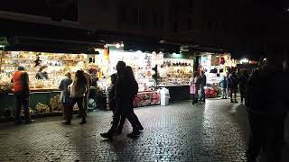 Il tradizionale mercato della Befana a Piazza Navona [upl. by Holman]