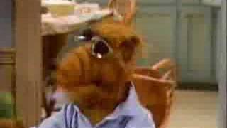 ALF CANTANDO [upl. by Shriver]