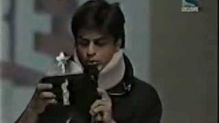 Filmfare Awards 200102 SRK Presents Critics Best Actress [upl. by Barta]