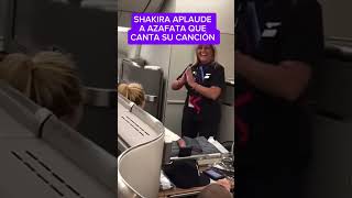 ¡Mira esta azafata que le canta a SHAKIRA en pleno vuelo [upl. by Brackett730]