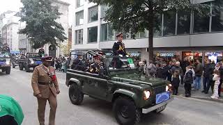 Lord Mayors Show London 91124 Hon Artillery Comp and London Guards in Cheapside City of London [upl. by Keiko]