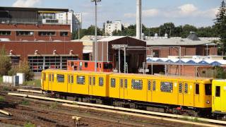 UBahn Berlin Bahnhof Olympiastadion U2 HD [upl. by Eenobe]