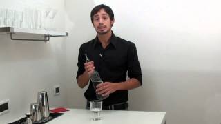 Tecniche di Versaggio  Free Pouring Tutorial  Drink Corner [upl. by Aicinat345]