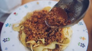 Ragù alla Bolognese  La ricetta originale italiana di Cucina Geek [upl. by Ttemme261]