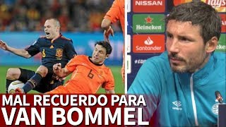 A Van Bommel le preguntan por Iniesta y la final de 2010 y no le hace ni pizca de gracia [upl. by Ominoreg762]