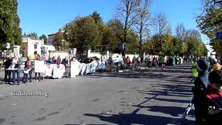 Mira  Pulizia nelle scuole  Genitori e bambini alla Venice Marathon 2014 [upl. by Everett]