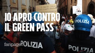 Ristoratori di quotIo Aproquot in piazza a Roma contro il green pass corteo e tensioni con polizia [upl. by Genesa]