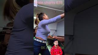 train ट्रेन में इस लड़की ने अपनी गुफा दिखाई दे रही थी shortsfeed shorts trending railway viral [upl. by Deck]