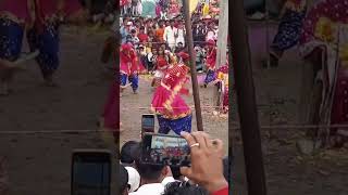 Le panga garba mandal khambala super garba video navratri garbadance youtubeshortsshortvideo [upl. by Nostaw146]