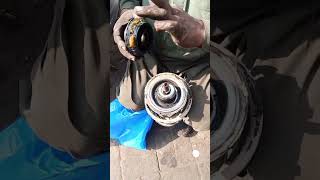 How to share seed grease singlorry garage engine service lorry workshop [upl. by Naujud600]