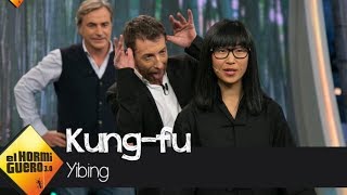 Yibing enseña algunos de los mejores movimientos de Kungfu  El Hormiguero 30 [upl. by Ennahgem]