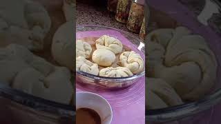 خبز بريوشي مملح بحشوة الفرماج بذوق الثوم، pain fourré au fromage [upl. by Davy223]