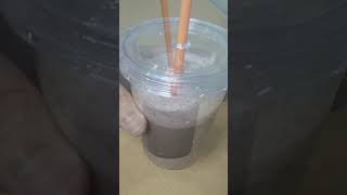 30 Saniyede Kakaolu Pratik Milkshake Tarifi [upl. by Alimhaj876]