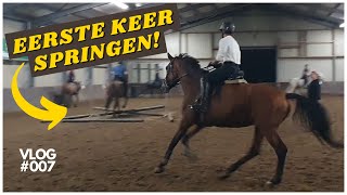 BEGINNENDE RUITER GAAT VOOR HET EERST SPRINGEN  VLOG 007 [upl. by Anirpas385]