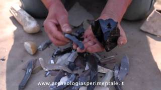 Scheggiatura dellossidiana  chipping obsidian  Archeologia Sperimentale [upl. by Nirrek508]