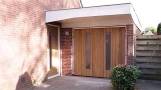 Houten Voordeur En Openslaande Garagedeur  Different Doors [upl. by Gelya716]