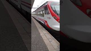 Renfe cercanías train serie 465 departing from the station la Garena [upl. by Snave]