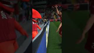 Mit dem Maskottchen jubeln 🔛🔝 fc25 eafc25 football mascot liverpoolfc viralvideo shorts [upl. by Aihsenak]