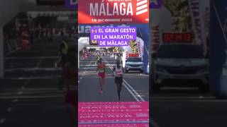 El gran GESTO en la MARATÓN de MÁLAGA [upl. by Gnoy]