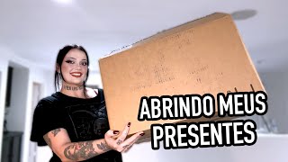 ABRINDO MEUS PRESENTES DE ANIVERSÁRIO  PROVANDO ROUPAS GÓTICAS [upl. by Aveer]