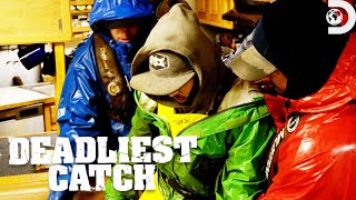 Deckhand Knocked Unconscious on The Wizard  Deadliest Catch  Discovery [upl. by Eliath]