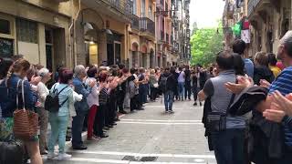 Recibimiento a los padres de Alsasua tras conocerse la sentencia condenatoria [upl. by Henry41]