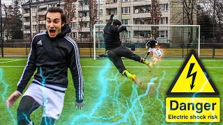 ELEKTROSCHOCKER FUßBALL CHALLENGE [upl. by Krm872]