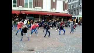 Flashmob huwelijksaanzoek in Haarlem [upl. by Hareehat]