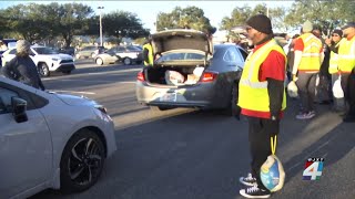 Thousands wait for hours to get Thanksgiving supplies in Downtown Jacksonville [upl. by Mag365]