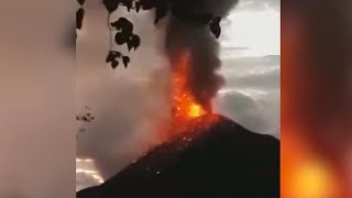 Anak Krakatau volcanic eruption causes devastating tsunami in Indonesia [upl. by Rammaj118]